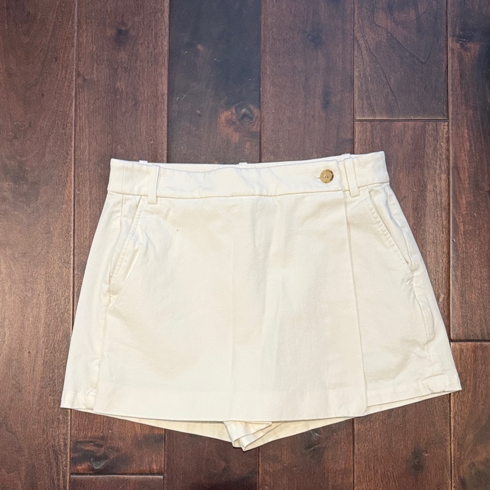 J. Crew Women's Off-White Skort - Extremely flattering!